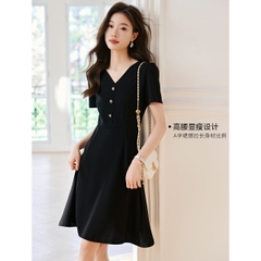 OD977: đầm cổ chữ V phong cách Hepburn váy đen