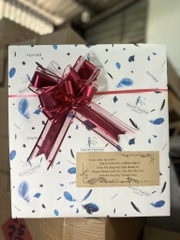 Dịch vụ gói quà (chỉ gói đơn hoả tốc) và khách mua tượng bên shop.