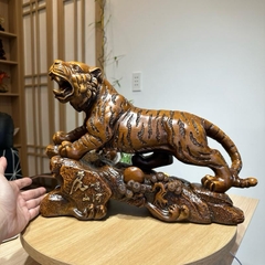 Tượng Hổ Phong Thủy Sơn Giả Gỗ 37x13x27cm – Trấn Trạch, Chiêu Tài, Hổ Gầm Sơn Hà