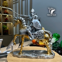 Tượng Kỵ Sĩ Cưỡi Ngựa Châu Âu – Phong Cách Cổ Điển Sang Trọng, quà tặng decor tân gia khai trương