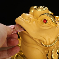 Tượng Thiềm Thừ Cóc Vàng size 22x18x22, Tượng Cóc 3 Chân Chiêu Tài Quà Tặng Tân Gia Khai Trương Sinh Nhật Decor Phòng Trang Trí Nhà Phòng Khách