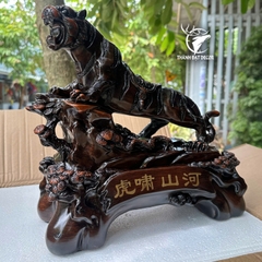 Tượng Hổ Phong Thủy Sơn Giả Gỗ 33x16x32cm – Trấn Trạch, Chiêu Tài, Hổ Gầm Sơn Hà