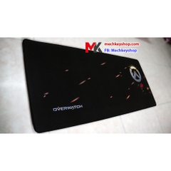 Tấm lót chuột cỡ 90*40 cm dày 4mm, hình logo Overwatch