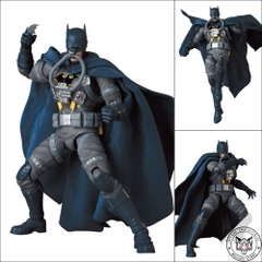 Mafex 166: Mafex Stealth Jumper Batman (Batman: Hush ver.)