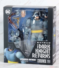 Mafex 146: Mafex Armored Batman (The Dark Knight Returns)