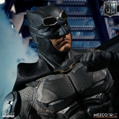Mezco: Batman Tactical suit