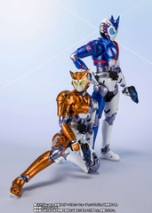 S.H.Figuarts: Kamen Rider Valkyrie Rushing Cheetah
