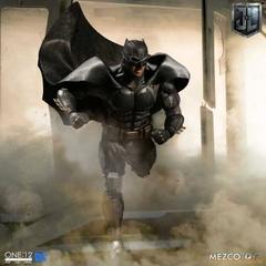 Mezco: Batman Tactical suit
