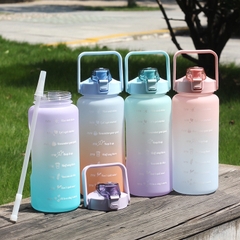 Bình đựng nước có ống hút 2000ml kèm sticker siêu cute
