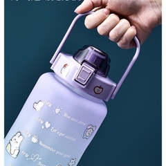 Bình đựng nước có ống hút 2000ml kèm sticker siêu cute