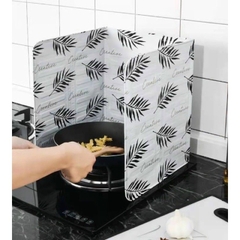 Tấm chắn bếp ga có họa tiết xin xắn cực dễ vệ sinh