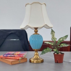 Đèn để bàn (bàn chủ tịch) gốm sứ tiêu chuẩn Châu Âu