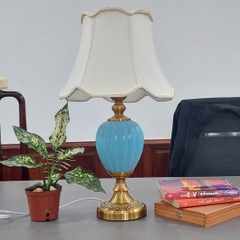 Đèn để bàn (bàn chủ tịch) gốm sứ tiêu chuẩn Châu Âu
