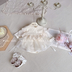 BD063-Váy body kem lưới kèm yếm thêu