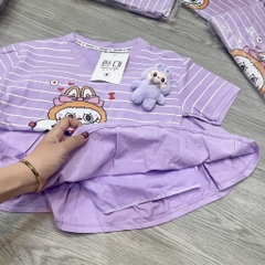 G296-Set áo kẻ chân váy cotton kèm labubu