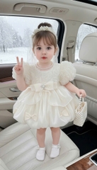 V345-Váy thiết kế cổ tròn tơ kem xoè (07.17kg)