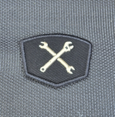 BADGE 02 CỜ LÊ (ĐEN CHỈ KEM)
