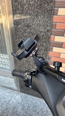 Giá đỡ điện thoại Chigee CG2 (có sạc)