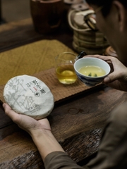 Phổ nhĩ sống Dã Ngưu Đường Bánh 200g 2023