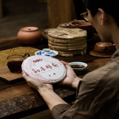 Phổ nhĩ chín Mãnh khố Thuần Hương bánh 300g 2018