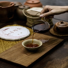 Phổ nhĩ chín Mãnh khố Thuần Hương bánh 300g 2018