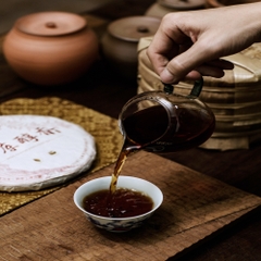 Phổ nhĩ chín Mãnh khố Thuần Hương bánh 300g 2018