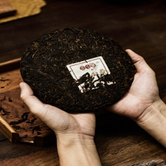 Phổ nhĩ chín Mãnh khố Thuần Hương bánh 300g 2018