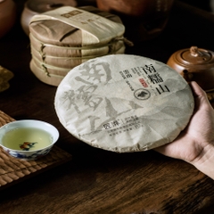 Phổ nhĩ sống Nam Nho Sơn bánh 357g 2023