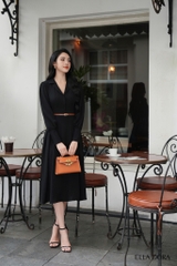 Đầm cổ ve đai da