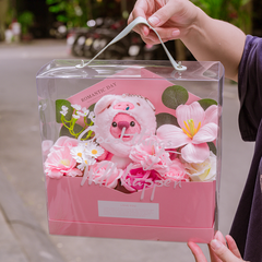Hộp Gấu Bông Mix Hoa Sáp Màu Hồng – Món Quà Ngọt Ngào