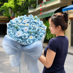 Bó Hoa Sáp Hồng Tỉ Muội Màu Xanh Dương – Bó Tròn To Đẹp, Sang Trọng Và Lãng Mạn