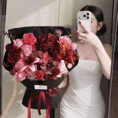 Bó Hoa Sáp Tone Đỏ Đậm – Lãng Mạn, Sang Trọng Và Đầy Cảm Xúc