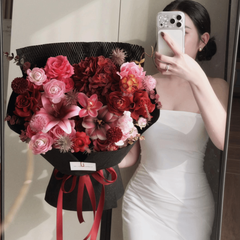 Bó Hoa Sáp Mix Tone Đỏ Đậm – Sang Trọng, Lãng Mạn Và Nổi Bật