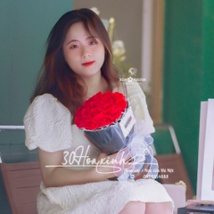 Bó hoa sáp màu đỏ tặng kèm túi và thiệp