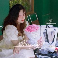 Bó hoa sáp màu hồng tặng kèm túi và thiệp