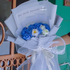 Bó hoa sáp màu xanh mix màu trắng kem