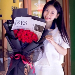 Bó hoa sáp màu đỏ dáng đứng