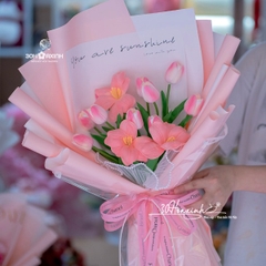 Hoa sáp Tulip đẹp dáng đứng