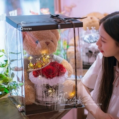 Hộp Gấu Teddy ôm hoa sáp lãng mạn