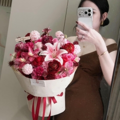 Bó Hoa Sáp Mix Đỏ Đậm Dáng Tròn – Gói Trọn Yêu Thương