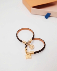 Vòng tay Louis Vuitton Tribute Petite Malle