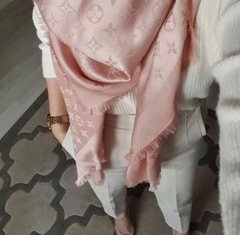 Khăn Louis Vuitton
