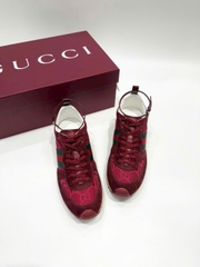 Giày sneaker Gucci đỏ