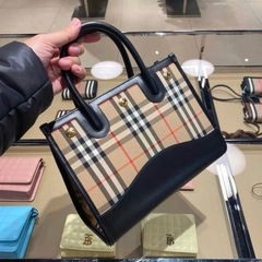 Túi Burberry Title