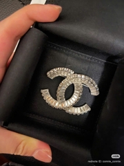 Cài áo Chanel