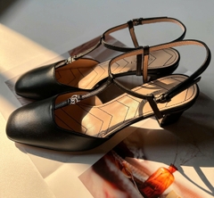 Giày Sandal Gucci Mary jane đen và be