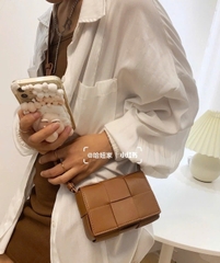 Túi đeo chéo Bottega cassette mini