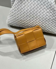 Túi đeo chéo Bottega cassette mini