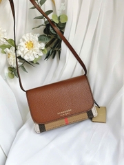 Túi đeo chéo Burberry