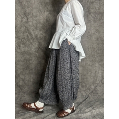 Balloon Pants - Black & White Flowers